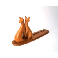 Vintage Mid Century German Wooden Bookends With Hand Carved Cat Figurines, Dynamic Book Holder, Rustic Home Decor Vintage Mid Century German Wooden Bookends With Hand Carved Cat Figurines, Dynamic Book Holder, Rustic Home Decor von CafeIrma