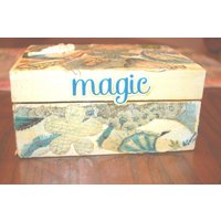 Dekorative Decoupage Box Mit Blauem Stoff Und Schmuckstücken Stickern von Cafearts