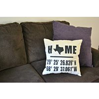 Kissen Mit Gps-Koordinaten Ist Ein Tolles Einzugs - Und Hochzeitsgeschenk Für Das Paar, Unsere Erste Wohndekoration, Längen - Breitengrad von CaffeineAndWine
