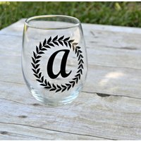 Personalisiertes Geschenk/Lorbeerkranz Inital Weinglas Für Sie Monogrammierte Weingläser Stielloses Hochzeitsgeschenk von CaffeineAndWine