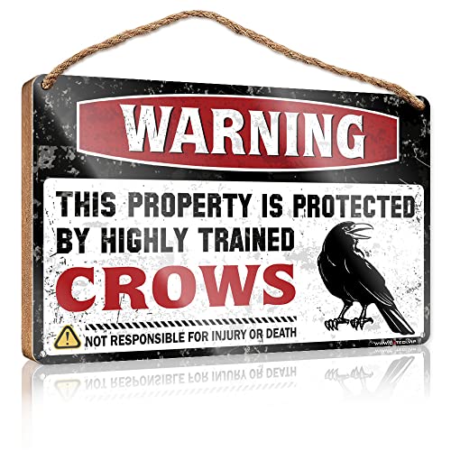 Hängeschild mit Aufschrift "Warning This Property Is Protected By A Highly Trained Crows", Holzschild, Wohnheimzimmer, Zubehör, Sprüche auf Holzschildern (Größe: 15 x 28 cm) von CakJuice