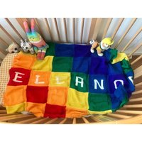 Personalisierte Retro Regenbogen Decke - Schoß/Throw/Kleinkind von CakieCraftVintage