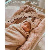 Geburtsblumen-Namensbogen, Personalisiertes Namensschild, Babynamen-Ankündigungszeichen, Neugeborenen-Ankündigungszeichen, Geburtsanzeige Geburtsblumen-Namensbogen, Personalisiertes Namensschild, Babynamen-Ankündigungszeichen, Neugeborenen-Ankündigungszeichen, Geburtsanzeige von CalaandIvy