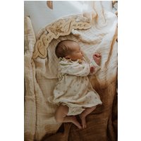 Schmetterlings-Namensbogen, Personalisiertes Namensschild, Babynamen-Ankündigungsschild, Neugeborenen-Ankündigungsschild, Geburtsanzeige, Name Rund Schmetterlings-Namensbogen, Personalisiertes Namensschild, Babynamen-Ankündigungsschild, Neugeborenen-Ankündigungsschild, Geburtsanzeige, Name Rund von CalaandIvy