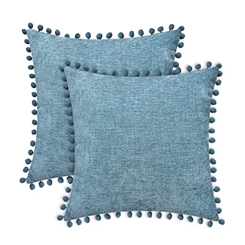 CaliTime Dekokissenbezüge 2er Pack Kuschelige, durchgefärbte, weiche Chenille-Kissenbezüge mit Pom Poms für Couch Sofa Dekoration 45cm x 45cm Rauchblau von CaliTime