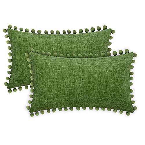 CaliTime Dekokissenbezüge 2er Pack Kuschelige, fest gefärbte, weiche Chenille-Kissenbezüge mit Pom Poms für Couch Sofa Dekoration 30cm x 50cm Waldgrün CaliTime Dekokissenbezüge 2er Pack Kuschelige, fest gefärbte, weiche Chenille-Kissenbezüge mit Pom Poms für Couch Sofa Dekoration 30cm x 50cm Waldgrün von CaliTime