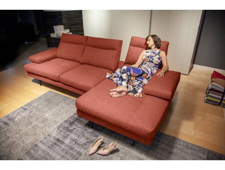 CALIA ITALIA Ecksofa Toby Wing, Komfortsofa der Extraklasse, bequem, L-Form, inklusive Sitztiefenverstellung, Füße in schwarz matt, rot, rosso QUEBEC von Calia-Italia