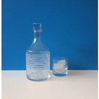 Modernist Schnapskaraffe Mit Geätzten Frosted Streifen Modernist Schnapskaraffe Mit Geätzten Frosted Streifen von CallMeMadame