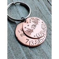 Hand Gestempelt Kupfer Haustier Plakette, Bäume, Sterne, Camper Design, Personalisierte Hundemarke Hand Gestempelt Kupfer Haustier Plakette, Bäume, Sterne, Camper Design, Personalisierte Hundemarke von CallieMaeCrafts