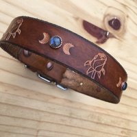 Labradorite Und Tulip Triple Goddess Custom Soul Dog Designs Crystal Leather Stamped Collar Labradorite Und Tulip Triple Goddess Custom Soul Dog Designs Crystal Leather Stamped Collar von CallingYourWild