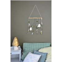 An Der Wand Befestigtes Wollhandy Gefilztes Kaninchen Und Eichhörnchen von Calmfordreamers