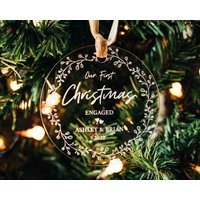Erstes Weihnachten Verlobt Andenken Ornament | Personalisierte Acrylverzierung Benutzerdefinierte Verlobungsgeschenk Weihnachtsgeschenk Für Paare Erstes Weihnachten Verlobt Andenken Ornament | Personalisierte Acrylverzierung Benutzerdefinierte Verlobungsgeschenk Weihnachtsgeschenk Für Paare von CamelliaAndLove