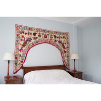 Vintage Textil - Ganesh Toran Türbehang Mit Roter Borte Und Baumwollrüsche Vintage Textil - Ganesh Toran Türbehang Mit Roter Borte Und Baumwollrüsche von CamillaCostello