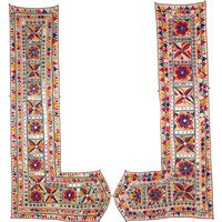 Vintage Textile - Paar Vintage Sankhia Mit Blumenmuster Auf Baumwolle. Saurashtra, Anfang Des Zwanzigsten Jahrhunderts Vintage Textile - Paar Vintage Sankhia Mit Blumenmuster Auf Baumwolle. Saurashtra, Anfang Des Zwanzigsten Jahrhunderts von CamillaCostello