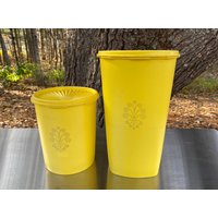 Tupperware Behälter Mit Servalier Deckeln, Paar von CanadianaCollector