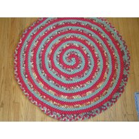 Artikel # 150. Dies Ist Ein Runder, Handgefertigter, 3 Durchgehender Strang Geflochtener Teppich. Es Besteht Aus Recycelter Wolle Und Anderen von CanalsideBraiding