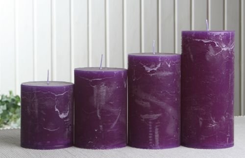 Rustik-Stumpenkerzen-Adventsset, groß, 7 cm Ø, lila-violett von CandleCorner Rustik-Kerzen