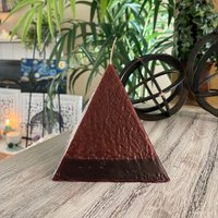 Braune Pyramidenkerze Braune Pyramidenkerze von CandleInTheDesert