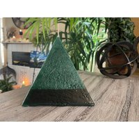 Grüne Pyramide Säule Kerze Grüne Pyramide Säule Kerze von CandleInTheDesert