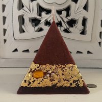 Handwerker Pyramide Geformt Kerze - Braun Handwerker Pyramide Geformt Kerze - Braun von CandleInTheDesert