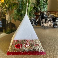 Handwerker Pyramide Geformt Kerze - Rot Und Weiß von CandleInTheDesert