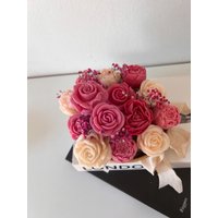 Blumenduftkerze Mit Schleife - Für Besondere Anlässe | Blumenbox Rapswachs von Candlehaus6