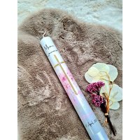Kommunionkerze Mädchen Personalisiert Mit Name Und Datum | Wachsverzierung Kreuz in Gold Rosa Blumen Rosen Design Perlen Kerzenhalter Kommunionkerze Mädchen Personalisiert Mit Name Und Datum | Wachsverzierung Kreuz in Gold Rosa Blumen Rosen Design Perlen Kerzenhalter von CandlelinaShop