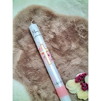 Kommunionskerze Mädchen Personalisiert Mit Name Und Datum Individuell Blumigem Design in Rosa Blumen, Blätter Goldenem Kreuz Kommunionskerze Mädchen Personalisiert Mit Name Und Datum Individuell Blumigem Design in Rosa Blumen, Blätter Goldenem Kreuz von CandlelinaShop
