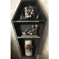 Sarg Regal Dracula Stil Gothic Wandregal Verschiedene Stile & Farben Erhältlich | 22-1/2 L X 14-1/2 B 3-1/2 D von CandlesSoapAndMore