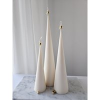 Kegel Kerze | Elegante Dekoration in Kegelform Besondere Schöne Kerzen Geschenkidee Für Sie Kegel Kerze | Elegante Dekoration in Kegelform Besondere Schöne Kerzen Geschenkidee Für Sie von CandlesandFlames