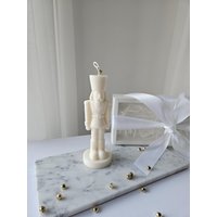 Nussknacker Kerze | Weihnachtskerze Weihnachtsdeko Geschenkidee Mit Option Geschenkverpackung von CandlesandFlames