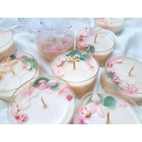 Kerzen Mit Echten Getrockneten Blumen, Eukalyptus, Rosa Wildblumen Thema Hochzeit Gastgeschenke, Babyparty Taufe Souvenirs, Vegane Teelicht Geschenke Kerzen Mit Echten Getrockneten Blumen, Eukalyptus, Rosa Wildblumen Thema Hochzeit Gastgeschenke, Babyparty Taufe Souvenirs, Vegane Teelicht Geschenke von Candlesandcandy