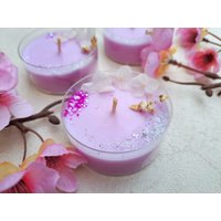 Lila Kerzen Mit Echten Getrockneten Blumen Glitter, Lavendel Duftende Teelichter, Geburtstag Gastgeschenke, Hochzeit Baby Brautparty Gefälligkeiten von Candlesandcandy