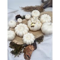 Kürbisse-Pumpkins-Herbst-Herbstdeko-Autumn-Herbstspecial-Dekoinsperation-Geschenkideen-Herbstfans-Pumpkinliebe-Überraschungsgeschenke Kürbisse-Pumpkins-Herbst-Herbstdeko-Autumn-Herbstspecial-Dekoinsperation-Geschenkideen-Herbstfans-Pumpkinliebe-Überraschungsgeschenke von CandlesbyNadja