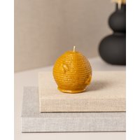 Weihnachtskerze Aus Bienenwachs - Rundes Bienenstock-Design Mit Bienen Ein Natürliches Weihnachtsgeschenk von Candlys