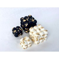 2Er Set Sojakerze Bubble Cube, Handgemachte Kerze Verziert Mit Goldflocken 2Er Set Sojakerze Bubble Cube, Handgemachte Kerze Verziert Mit Goldflocken von CandmeCandles