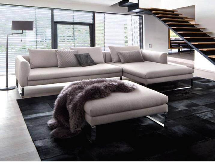 Candy Ecksofa Avola 3-Sitzer links und Longchair rechts inklusive Hocker im Bezug Famous silver Rücken echt bezogen mit Kufe Chrom glänzend von Candy-Polstermöbel