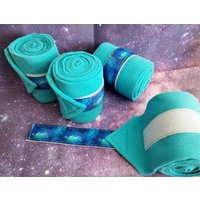 4x Pferde Bein Polo Wraps - Blau Mit Galaxy Webband 4x Pferde Bein Polo Wraps - Blau Mit Galaxy Webband von CandyPlushCreations