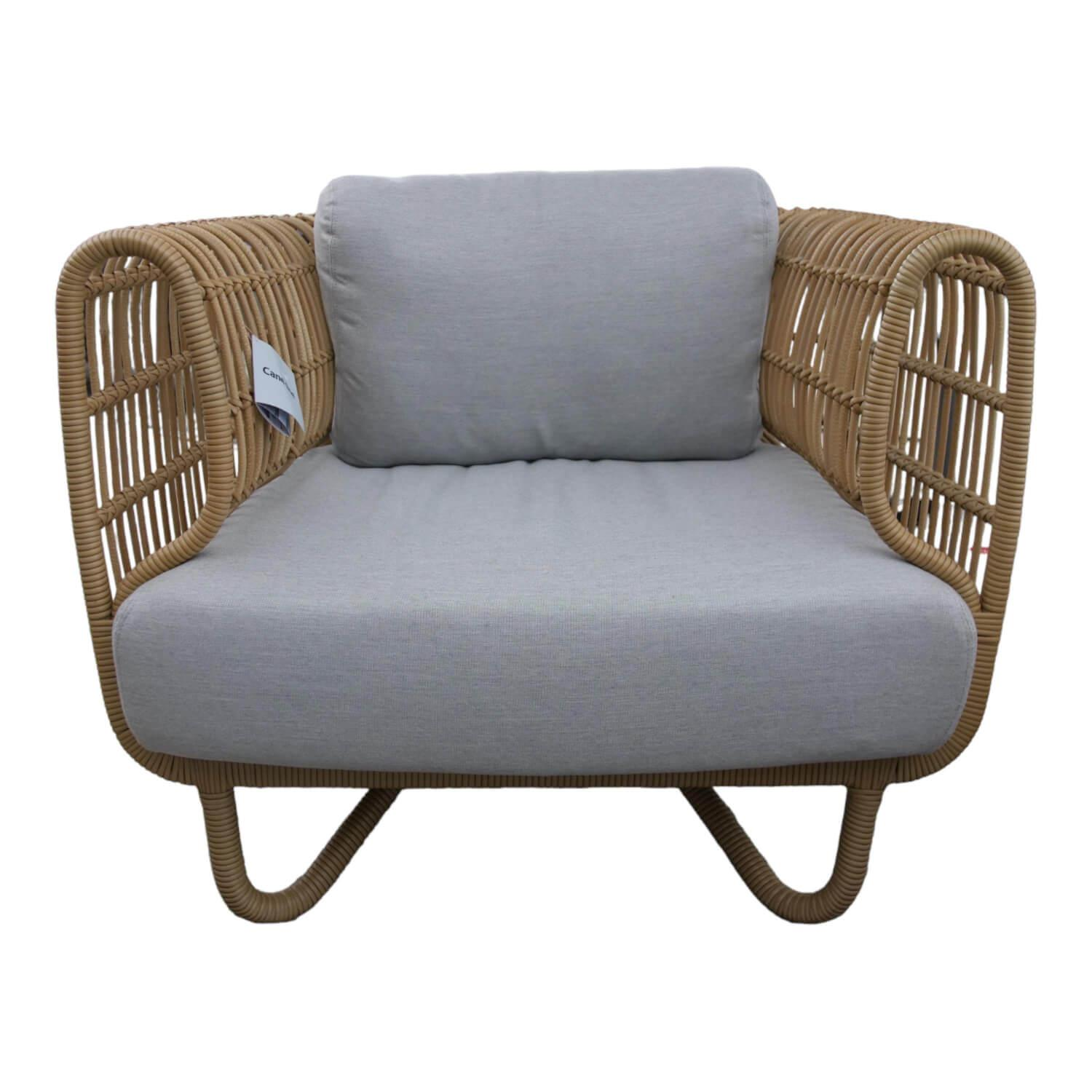 Loungesessel Nest Stoff Natte Light Grey Gestell Faser Natural Loungesessel Nest Stoff Natte Light Grey Gestell Faser Natural von Cane Line
