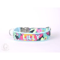 Personalisiertes Hundehalsband Natur Safari Blumenmuster - Bestickt Mit Namen Und Telefonnummer Weiches Softshell-Halsband in Blau & Pink von Caniclix
