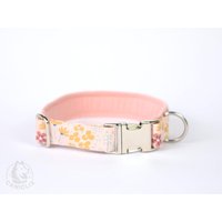 Rosa Boho Hundehalsband Mit Blumen - Personalisiert Bestickt Name & Telefonnummer Nummer Premium Softshell Polsterung in Wunschlänge Rosa Boho Hundehalsband Mit Blumen - Personalisiert Bestickt Name & Telefonnummer Nummer Premium Softshell Polsterung in Wunschlänge von Caniclix