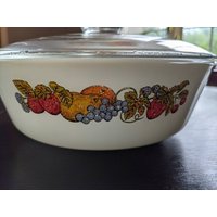 Vintage 1970Er 1.5 Qt Feuerkönig "Nature Es Bounty" Auflaufform, Anker Hawking, Mit Deckel, Floral Muster Deckel von CanontotheOrdinary