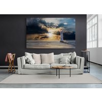 Leuchtturm in Der Mitte Des Ozeans Leinwandkunst, Gewellte Meerlandschaft Wanddeko, Meeresblick Am Strand Poster, Shining Sun Home Decoration Print von CanvasWallDecors