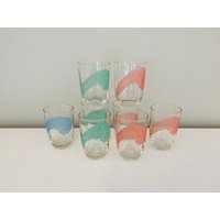 Vintage Feder Design Saftgläser, 8Er Set, Pastellfarbene Gläser Mit Federn, Mid Century Barware, Küche, 1960Er Jahre Barware von CapeCodModern