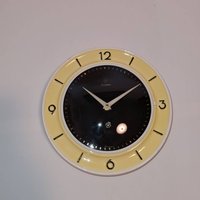 Junghans Art Deco Wanduhr Keramik Gelb Schwarz von CapricornVintageCom