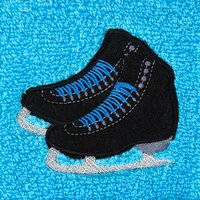 Benutzerdefinierte Personalisierte Bestickte Schlittschuh Handtuch - Black Skates von CaraAnneDesigns