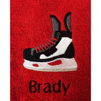 Besticktes Schlittschuhhandtuch - Hockey Schlittschuhe von CaraAnneDesigns