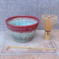 Matcha Chawan Grüner Tee Rad in Steinzeug Keramik Handgemachte Bambus Schneebesen Schaufel Hand Getöpfert Sofort Versandfertig von CaractacusPots