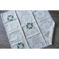 Advent/ Weihnachten Handarbeit, Tischdecke , Tannen, Sterne Stickerei, Goldfaden , Cremeweiss von CarlaWhiteAndNature