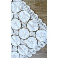 Handarbeit, Patchwork , Häkelspitze, Tischdecke, Miteldecke Blumen, Beige, Stickerei Handarbeit, Patchwork , Häkelspitze, Tischdecke, Miteldecke Blumen, Beige, Stickerei von CarlaWhiteAndNature
